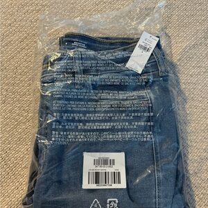 NWT Old Navy Extra High-Rise Rockstar Super Skinny Jean